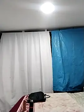 LaraCaliente online show from 24, 10, 2025