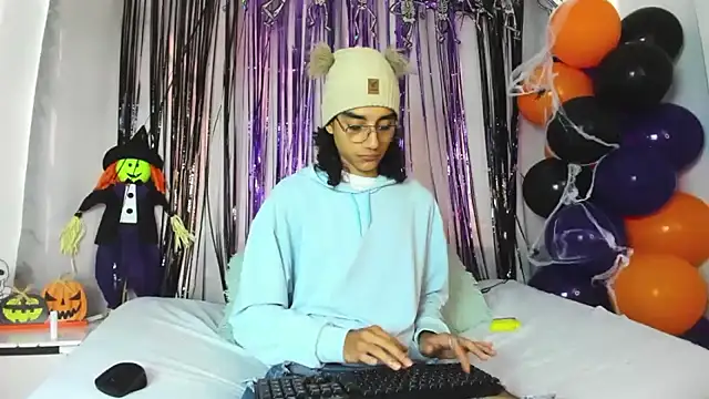 EthanBlackwoodd online show from 28, 10, 2025