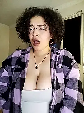 Snapshot of Julie_wallace chatting on 7, 11, 2025 Julie wallace online show from 7, 11, 2025