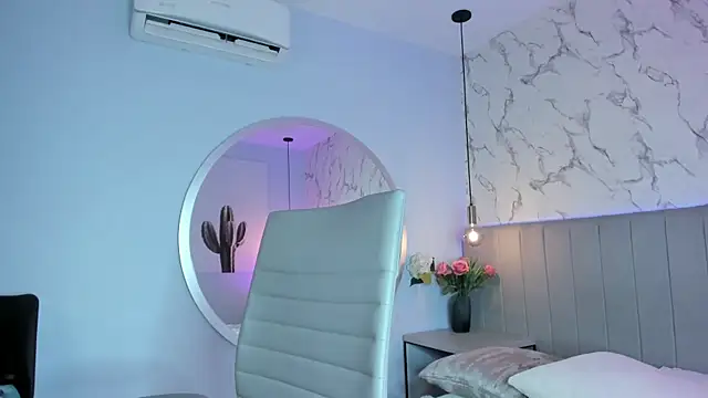 Amber Santana online show from 4, 12, 2025