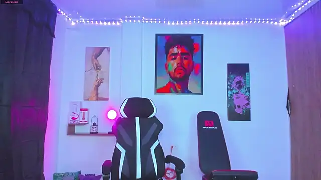 Snapshot of JordanRossie chatting on 8, 10, 2025 JordanRossie online show from 8, 10, 2025