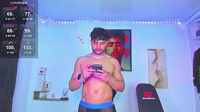 Snapshot of JordanRossie chatting on 28, 10, 2025 JordanRossie online show from 28, 10, 2025