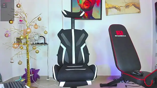 Snapshot of JordanRossie chatting on 15, 12, 2025 JordanRossie online show from 15, 12, 2025