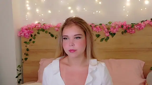 Lilith Bonheur online show from 6, 10, 2025