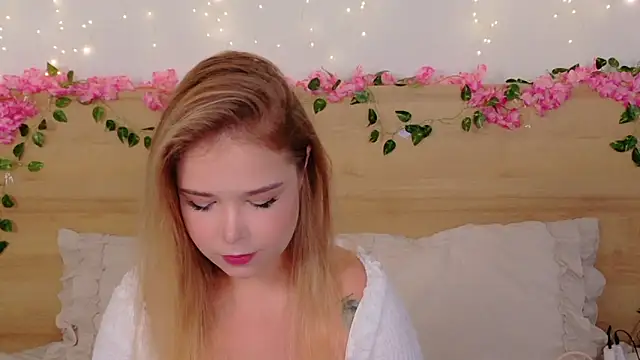 Lilith Bonheur online show from 23, 10, 2025