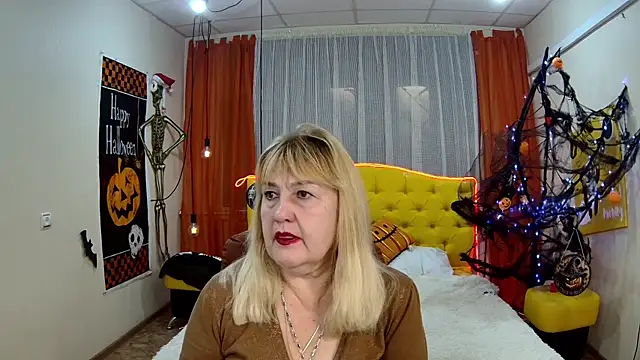 Snapshot of EmmaEllison chatting on 26, 10, 2025 EmmaEllison online show from 26, 10, 2025