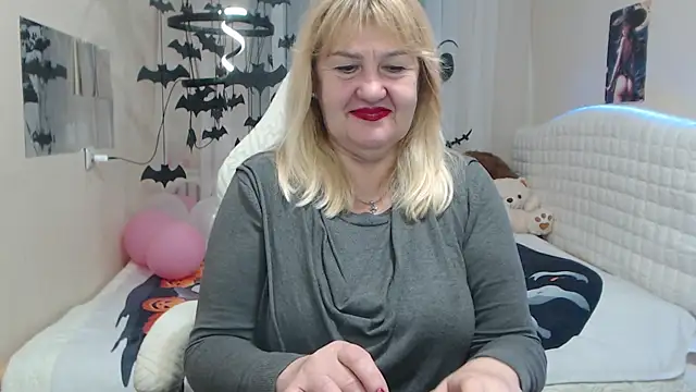 Snapshot of EmmaEllison chatting on 29, 10, 2025 EmmaEllison online show from 29, 10, 2025