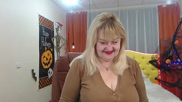 Snapshot of EmmaEllison chatting on 2, 11, 2025 EmmaEllison online show from 2, 11, 2025