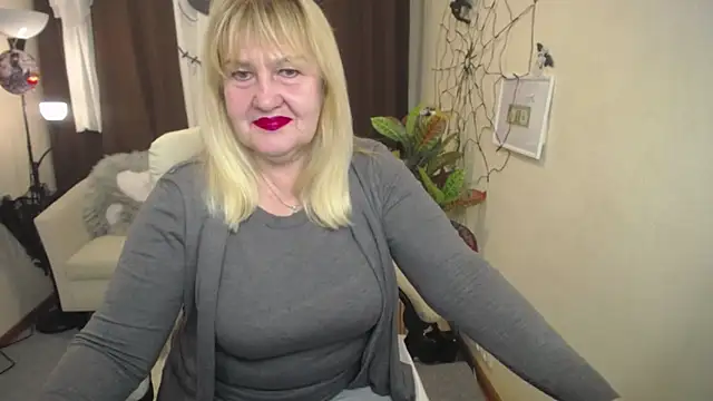 Snapshot of EmmaEllison chatting on 4, 11, 2025 EmmaEllison online show from 4, 11, 2025