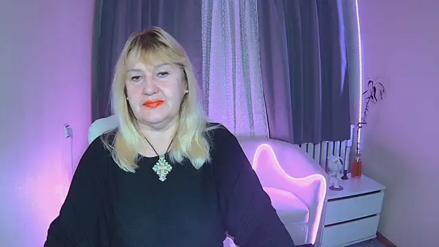 Snapshot of EmmaEllison chatting on 14, 11, 2025 EmmaEllison online show from 14, 11, 2025