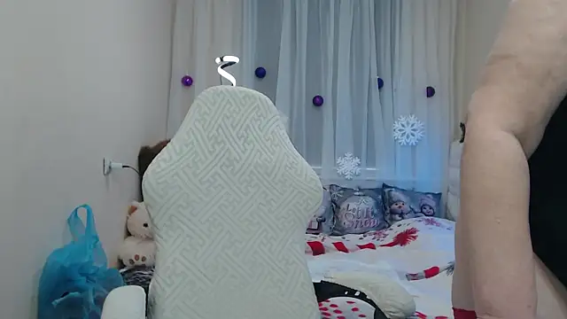 Snapshot of EmmaEllison chatting on 26, 11, 2025 EmmaEllison online show from 26, 11, 2025