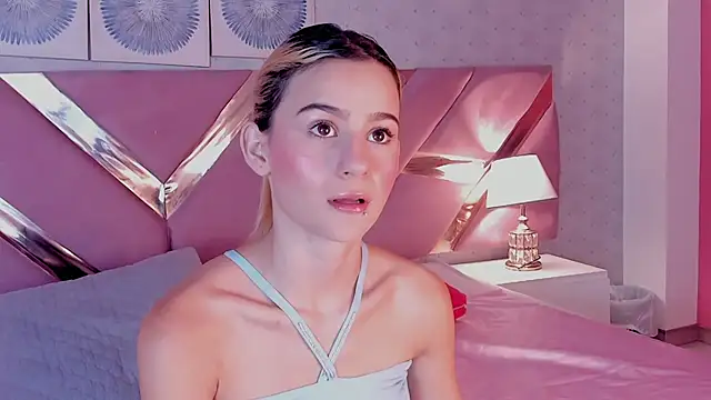 Snapshot of ChloeLaurentt chatting on 3, 11, 2025 ChloeLaurentt online show from 3, 11, 2025