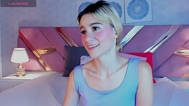 Snapshot of ChloeLaurentt chatting on 12, 11, 2025 ChloeLaurentt online show from 12, 11, 2025