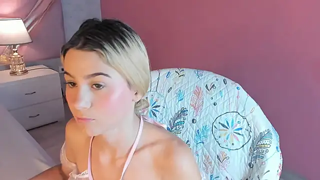 Snapshot of ChloeLaurentt chatting on 21, 11, 2025 ChloeLaurentt online show from 21, 11, 2025