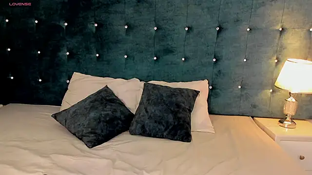 Snapshot of LiilyAdams chatting on 25, 11, 2025 LiilyAdams online show from 25, 11, 2025