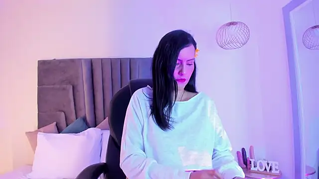 Snapshot of Coco-balenciaga chatting on 28, 11, 2025 Coco-balenciaga online show from 28, 11, 2025