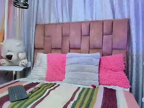 Snapshot of alix_noa chatting on 14, 11, 2025 alix noa online show from 14, 11, 2025