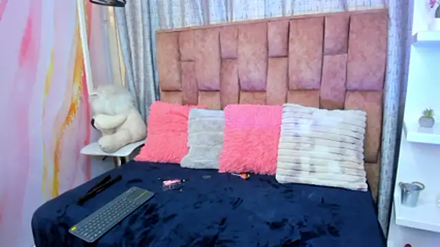 Snapshot of alix_noa chatting on 27, 11, 2025 alix noa online show from 27, 11, 2025