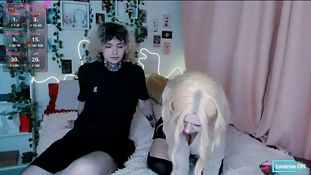 Snapshot of meow_on_da_cam chatting on 3, 11, 2025 meow on da cam online show from 3, 11, 2025