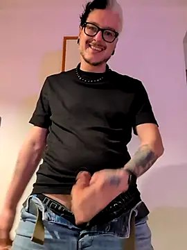 Snapshot of cruiserpup chatting on 15, 12, 2025 cruiserpup online show from 15, 12, 2025