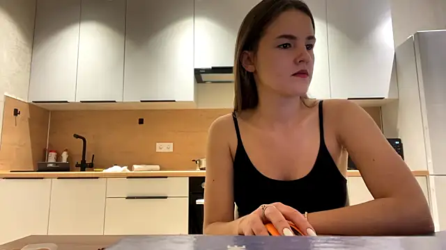 Snapshot of FavorLeila chatting on 19, 9, 2025 FavorLeila online show from 19, 9, 2025