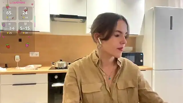 Snapshot of FavorLeila chatting on 24, 9, 2025 FavorLeila online show from 24, 9, 2025