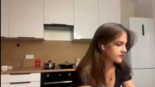 Snapshot of FavorLeila chatting on 2, 10, 2025 FavorLeila online show from 2, 10, 2025