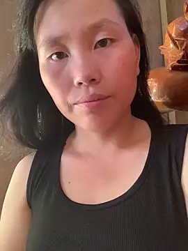 Snapshot of huong-18 chatting on 17, 10, 2025 huong-18 online show from 17, 10, 2025