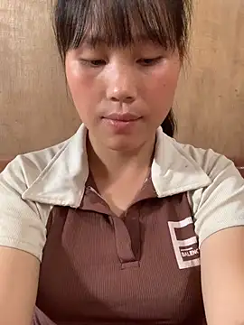 Snapshot of huong-18 chatting on 20, 10, 2025 huong-18 online show from 20, 10, 2025