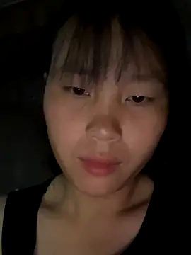 Snapshot of huong-18 chatting on 8, 11, 2025 huong-18 online show from 8, 11, 2025