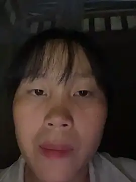 Snapshot of huong-18 chatting on 9, 11, 2025 huong-18 online show from 9, 11, 2025