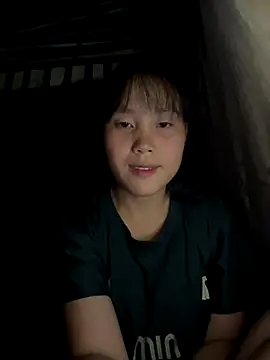 Snapshot of huong-18 chatting on 10, 11, 2025 huong-18 online show from 10, 11, 2025