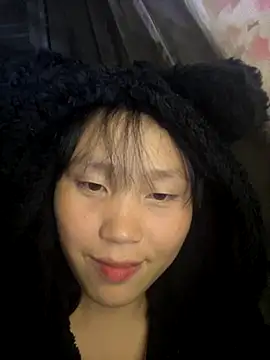 Snapshot of huong-18 chatting on 11, 11, 2025 huong-18 online show from 11, 11, 2025