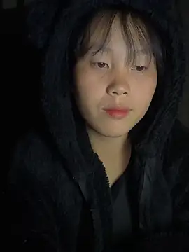 Snapshot of huong-18 chatting on 15, 11, 2025 huong-18 online show from 15, 11, 2025