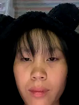 Snapshot of huong-18 chatting on 16, 11, 2025 huong-18 online show from 16, 11, 2025