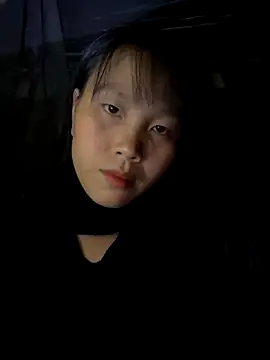 Snapshot of huong-18 chatting on 16, 11, 2025 huong-18 online show from 16, 11, 2025