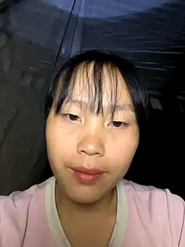 Snapshot of huong-18 chatting on 17, 11, 2025 huong-18 online show from 17, 11, 2025