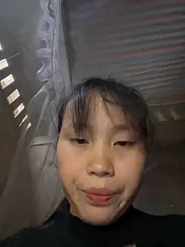 Snapshot of huong-18 chatting on 18, 11, 2025 huong-18 online show from 18, 11, 2025