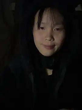 Snapshot of huong-18 chatting on 18, 11, 2025 huong-18 online show from 18, 11, 2025