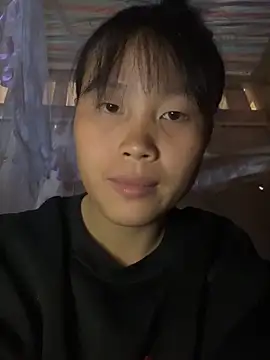 Snapshot of huong-18 chatting on 25, 11, 2025 huong-18 online show from 25, 11, 2025