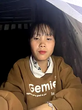 Snapshot of huong-18 chatting on 1, 12, 2025 huong-18 online show from 1, 12, 2025