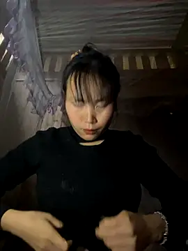 Snapshot of huong-18 chatting on 4, 12, 2025 huong-18 online show from 4, 12, 2025