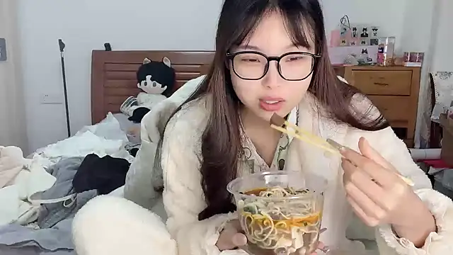 Snapshot of Akong11 chatting on 25, 11, 2025 Akong11 online show from 25, 11, 2025