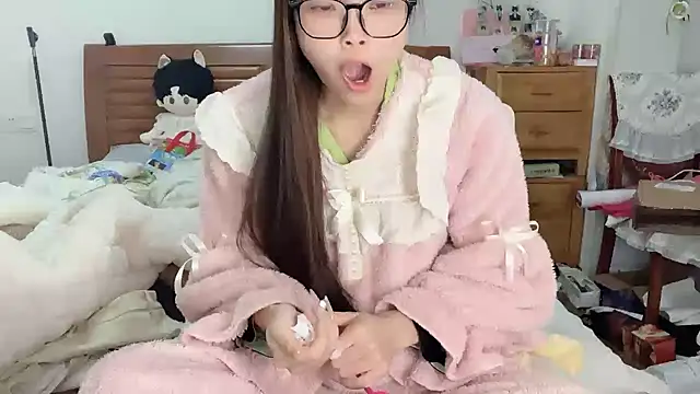 Snapshot of Akong11 chatting on 3, 12, 2025 Akong11 online show from 3, 12, 2025