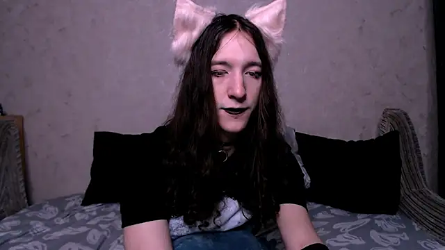 Snapshot of SilverMuse_ chatting on 2, 10, 2025 SilverMuse online show from 2, 10, 2025