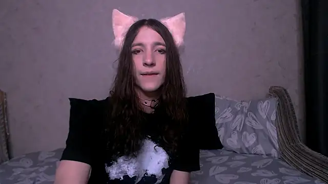 Snapshot of SilverMuse_ chatting on 4, 10, 2025 SilverMuse online show from 4, 10, 2025