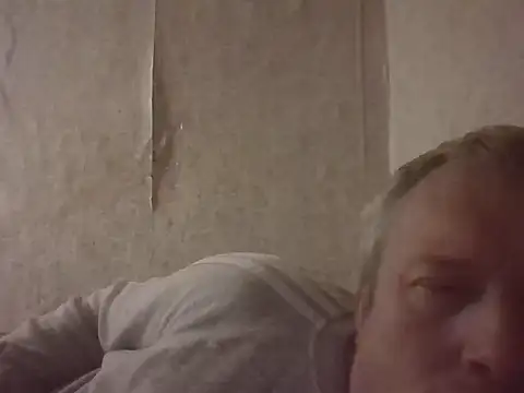 Snapshot of evulis1 chatting on 9, 10, 2025 evulis1 online show from 9, 10, 2025