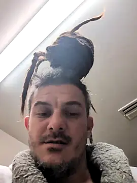 Snapshot of Clownboi17 chatting on 20, 11, 2025 Clownboi17 online show from 20, 11, 2025