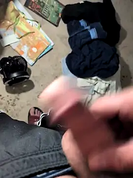 Snapshot of Clownboi17 chatting on 21, 11, 2025 Clownboi17 online show from 21, 11, 2025