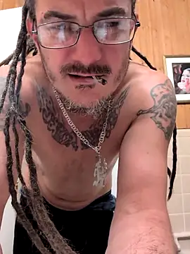 Snapshot of Clownboi17 chatting on 26, 11, 2025 Clownboi17 online show from 26, 11, 2025